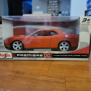 Maisto Premier DC 2008 Dodge Challenger SRT 8 Orange 1/24 Scale Die Cast Car